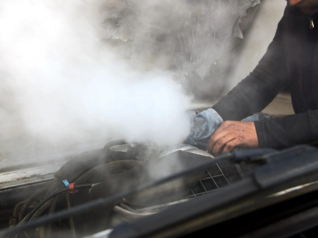 warning-signs-of-a-hydraulic-leak-issues