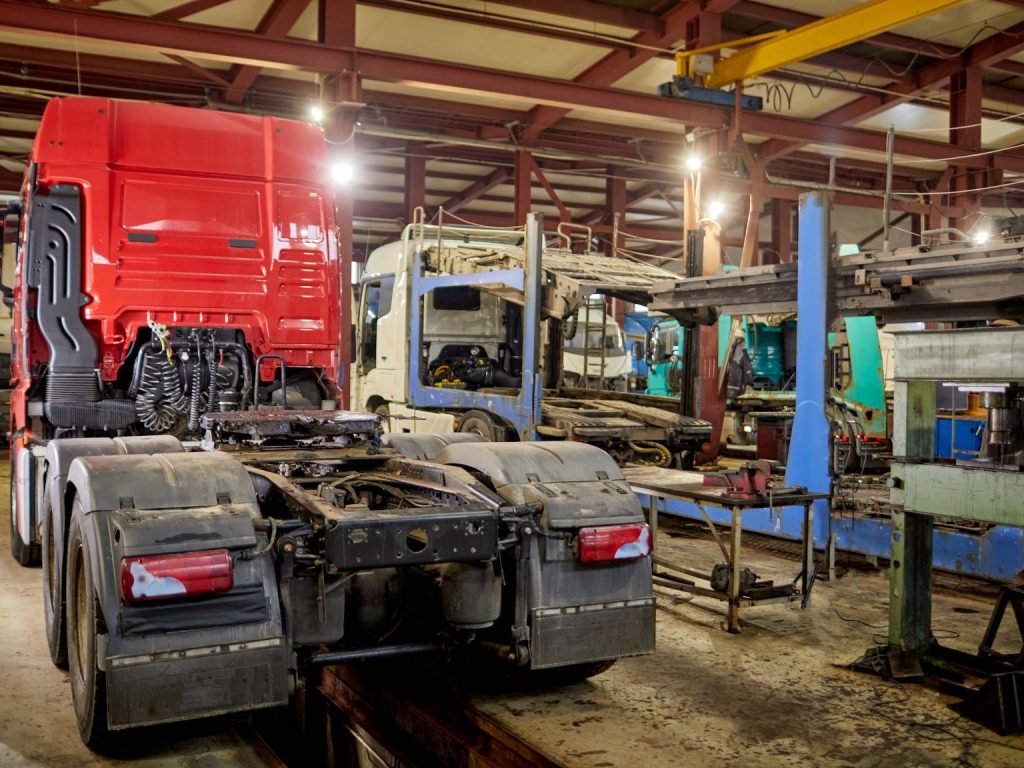 Heavy vehicle repair workshop